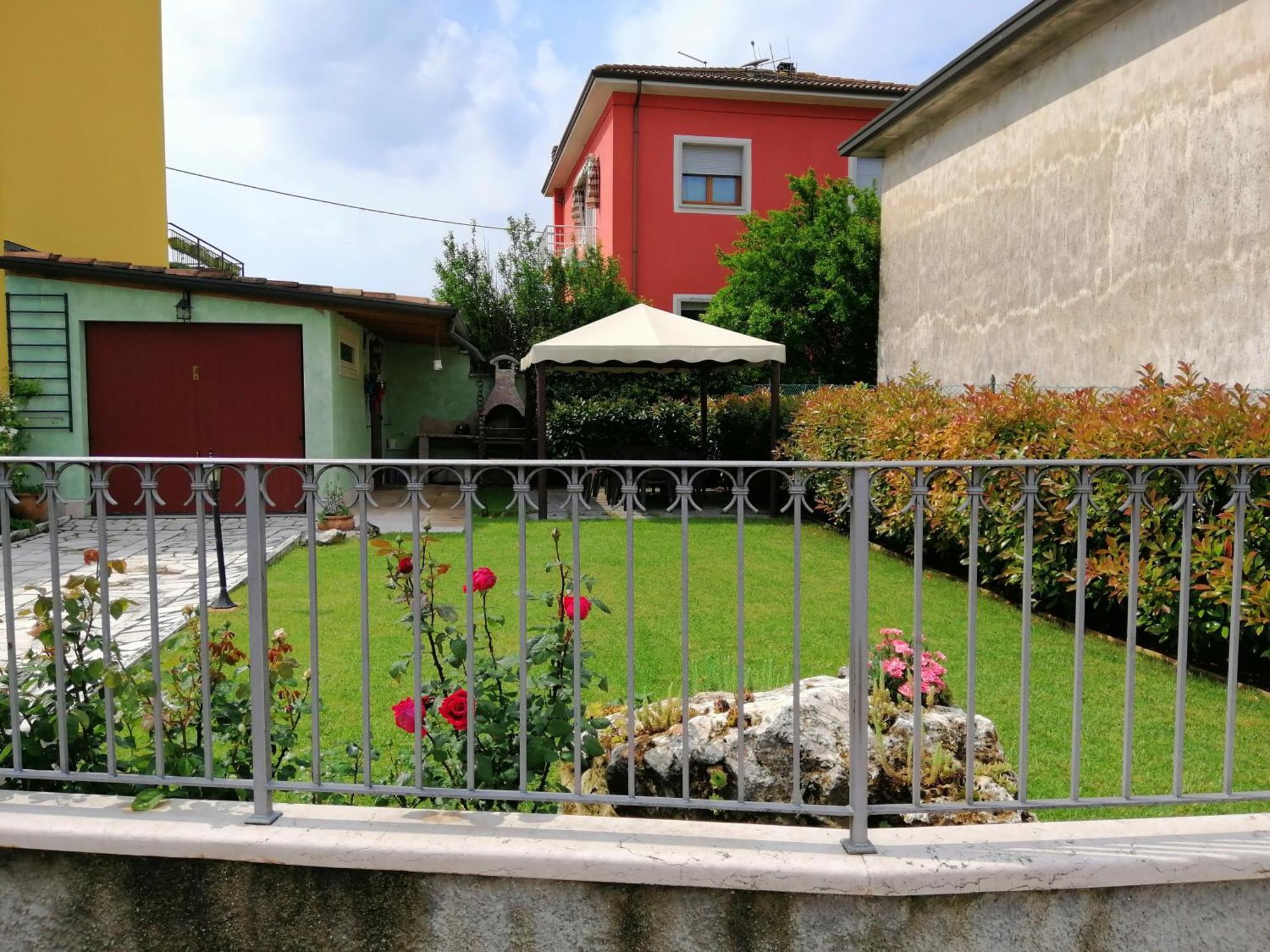 Il Roseto Holidays Castelnuovo del Garda Exterior photo